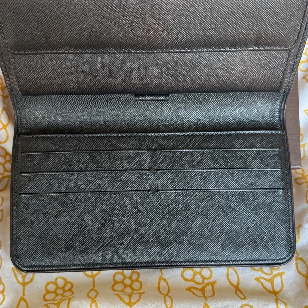 Louis Vuitton Mini Lin Porte-Tresor International Wallet - Picture 4 of 6